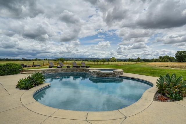 2990 Ironwood Ln, Lincoln, CA 95648