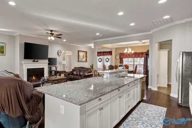 24 Tall Oak Blvd, Huntsville, AL 35824