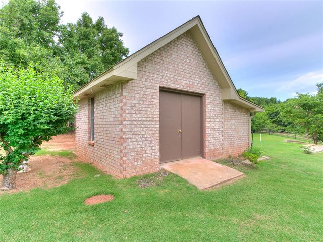 1701 SW 38th Street, Moore, OK 73160