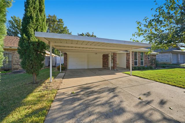 1129 W Hills Terrace, Saginaw, TX 76179