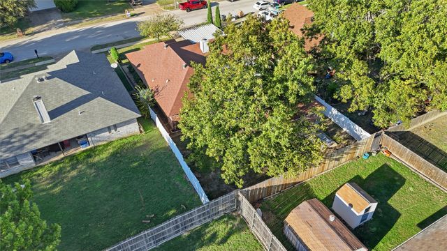 1129 W Hills Terrace, Saginaw, TX 76179