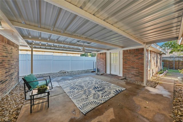 1129 W Hills Terrace, Saginaw, TX 76179