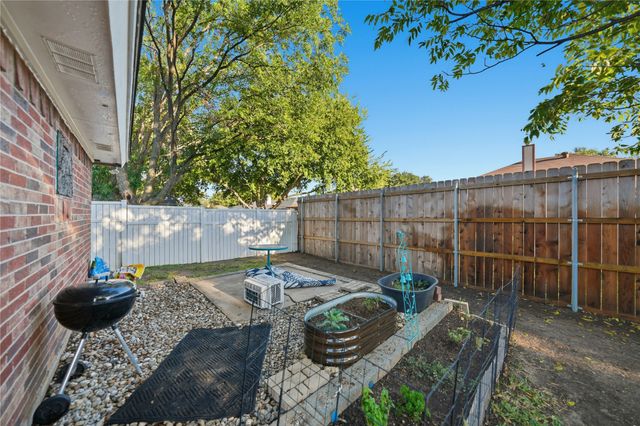 1129 W Hills Terrace, Saginaw, TX 76179