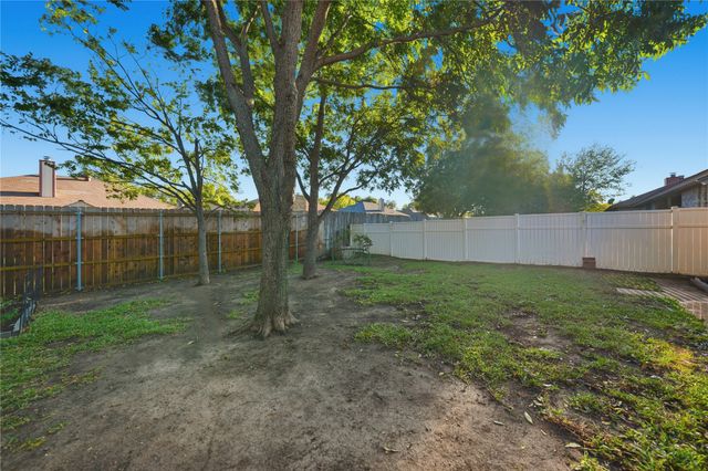 1129 W Hills Terrace, Saginaw, TX 76179