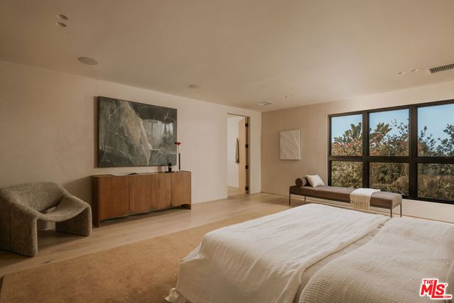1417 Bluebird Avenue, Los Angeles, CA 90069