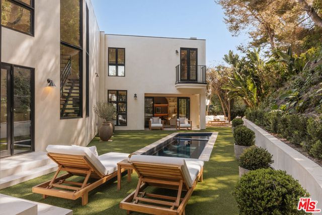 1417 Bluebird Avenue, Los Angeles, CA 90069