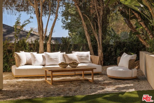1417 Bluebird Avenue, Los Angeles, CA 90069