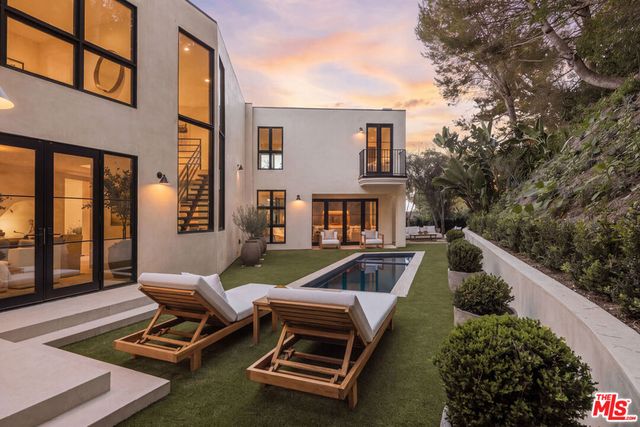 1417 Bluebird Avenue, Los Angeles, CA 90069