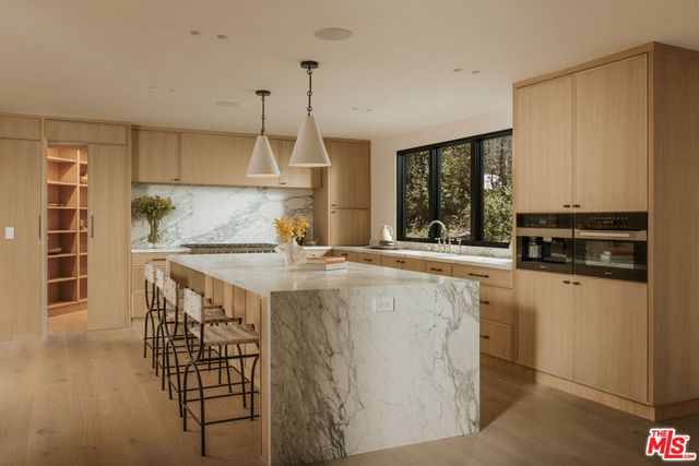 1417 Bluebird Avenue, Los Angeles, CA 90069