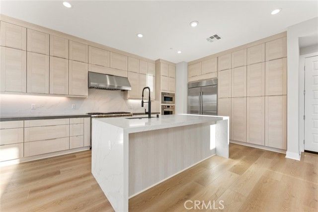 209 Stage, Irvine, CA 92618