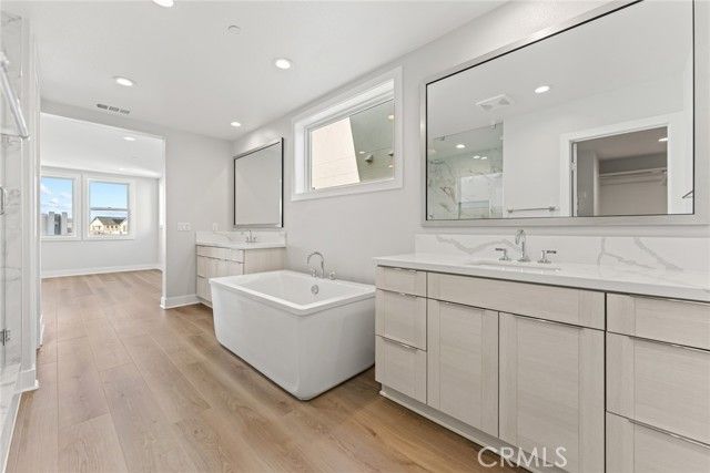 209 Stage, Irvine, CA 92618