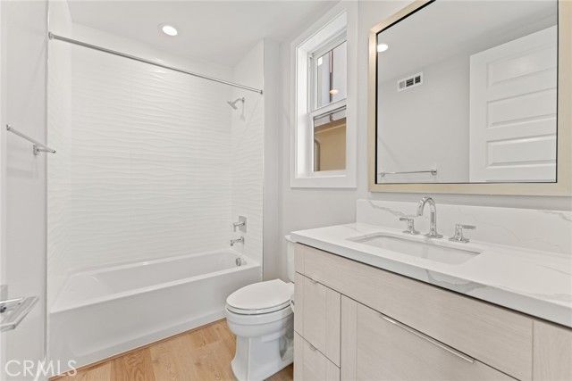 209 Stage, Irvine, CA 92618