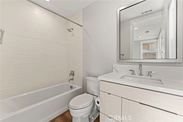 209 Stage, Irvine, CA 92618