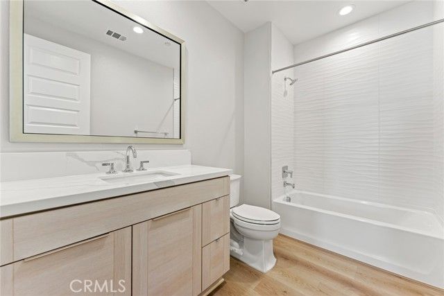 209 Stage, Irvine, CA 92618