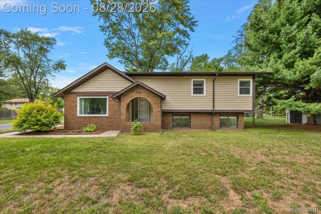 7710 Richardson Road, West Bloomfield Charter Township, MI 48323