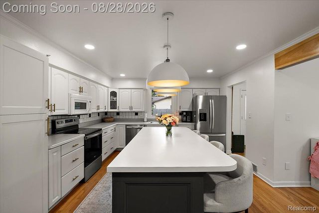 7710 Richardson Road, West Bloomfield Charter Township, MI 48323