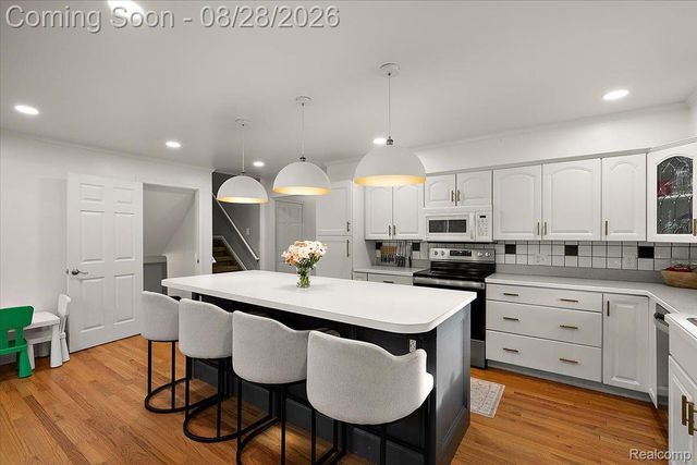 7710 Richardson Road, West Bloomfield Charter Township, MI 48323