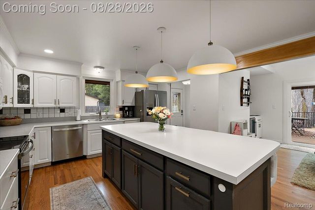 7710 Richardson Road, West Bloomfield Charter Township, MI 48323