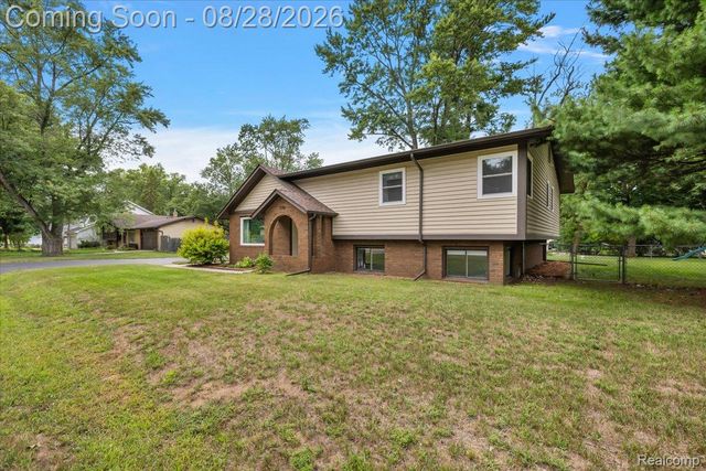 7710 Richardson Road, West Bloomfield Charter Township, MI 48323