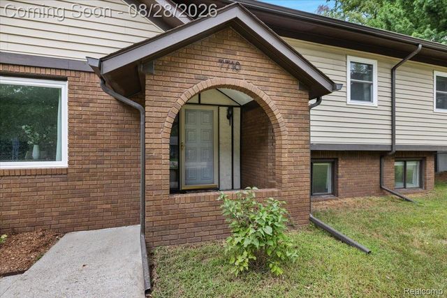 7710 Richardson Road, West Bloomfield Charter Township, MI 48323