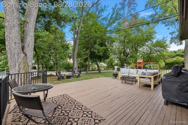 7710 Richardson Road, West Bloomfield Charter Township, MI 48323