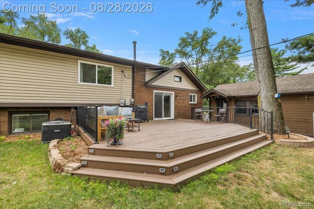7710 Richardson Road, West Bloomfield Charter Township, MI 48323