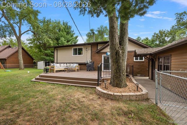 7710 Richardson Road, West Bloomfield Charter Township, MI 48323