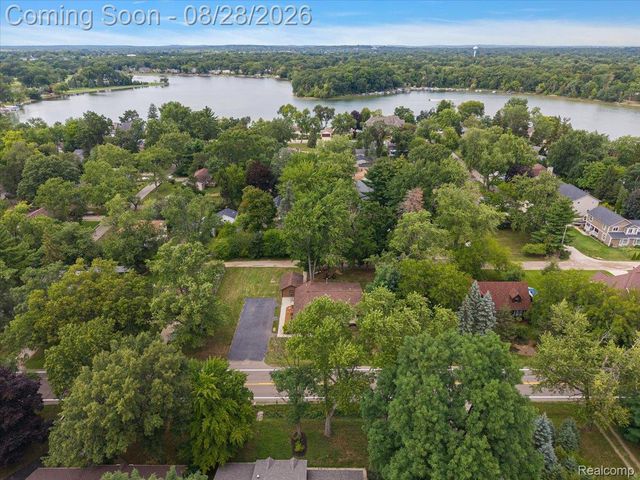 7710 Richardson Road, West Bloomfield Charter Township, MI 48323