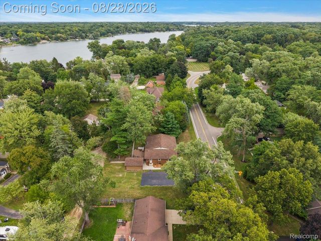 7710 Richardson Road, West Bloomfield Charter Township, MI 48323