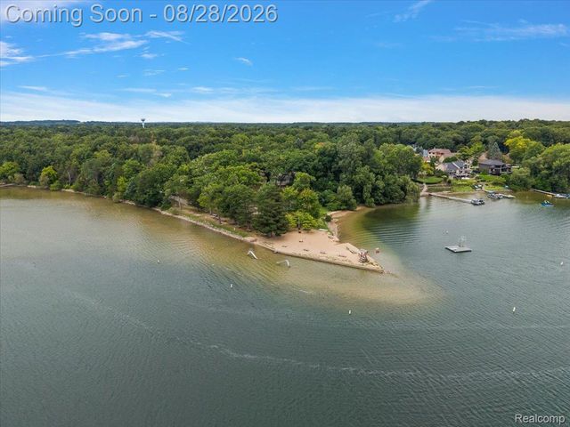 7710 Richardson Road, West Bloomfield Charter Township, MI 48323