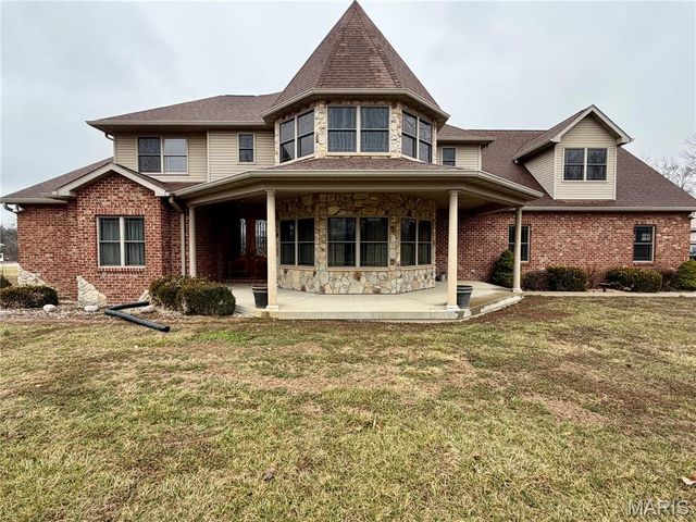 1327 Iron Gate, Greenville, IL 62246