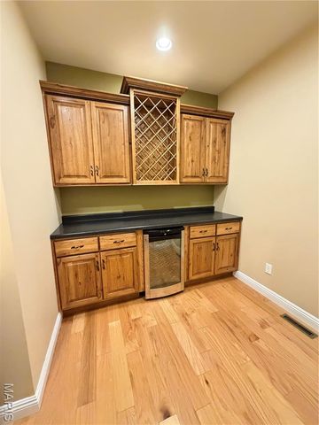 1327 Iron Gate, Greenville, IL 62246