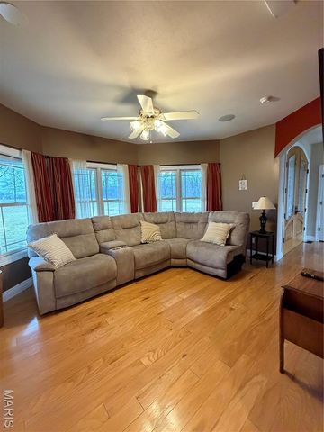 1327 Iron Gate, Greenville, IL 62246