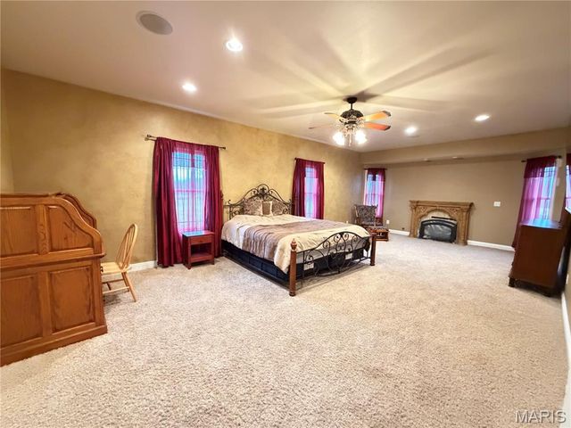 1327 Iron Gate, Greenville, IL 62246