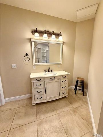 1327 Iron Gate, Greenville, IL 62246