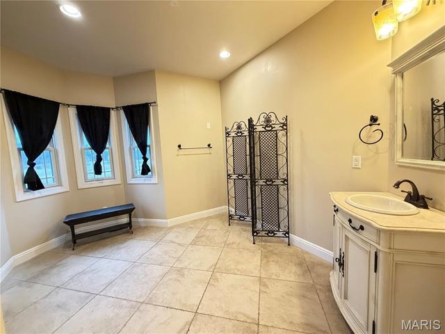 1327 Iron Gate, Greenville, IL 62246