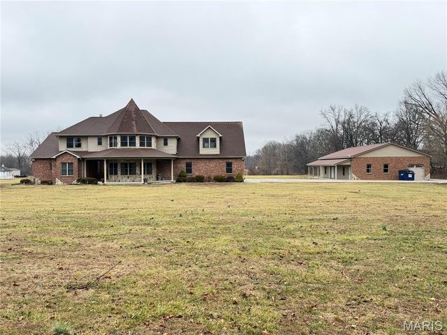 1327 Iron Gate, Greenville, IL 62246