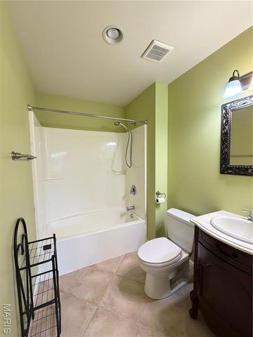 1327 Iron Gate, Greenville, IL 62246