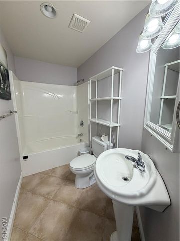 1327 Iron Gate, Greenville, IL 62246