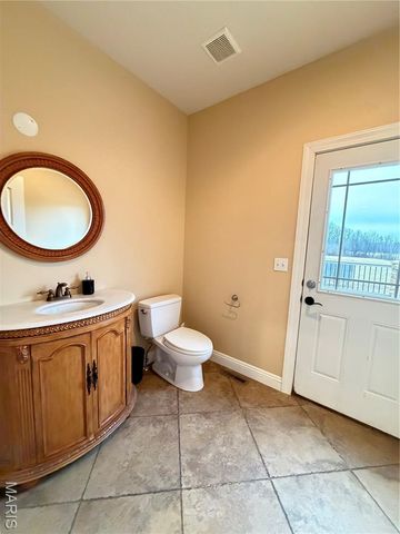 1327 Iron Gate, Greenville, IL 62246