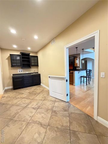 1327 Iron Gate, Greenville, IL 62246