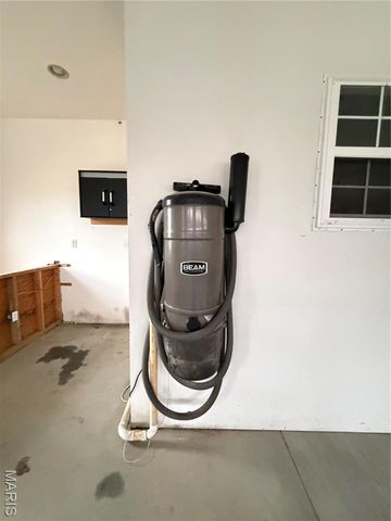 1327 Iron Gate, Greenville, IL 62246