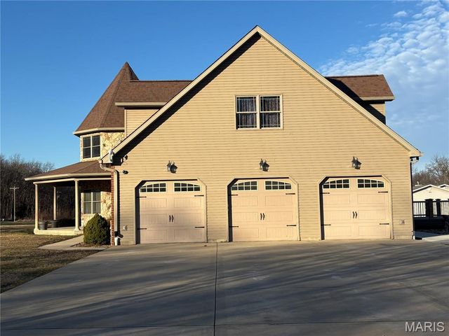 1327 Iron Gate, Greenville, IL 62246