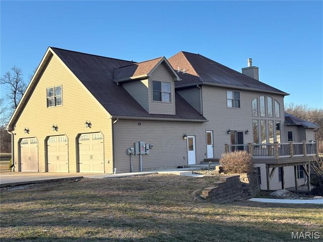 1327 Iron Gate, Greenville, IL 62246