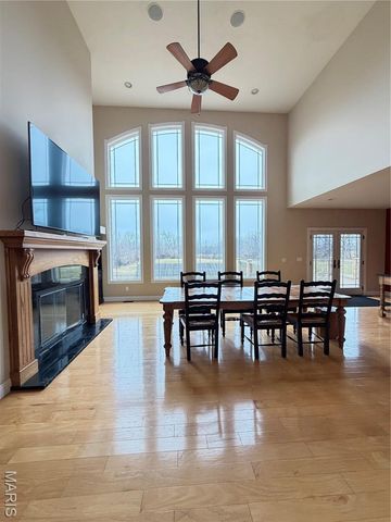 1327 Iron Gate, Greenville, IL 62246