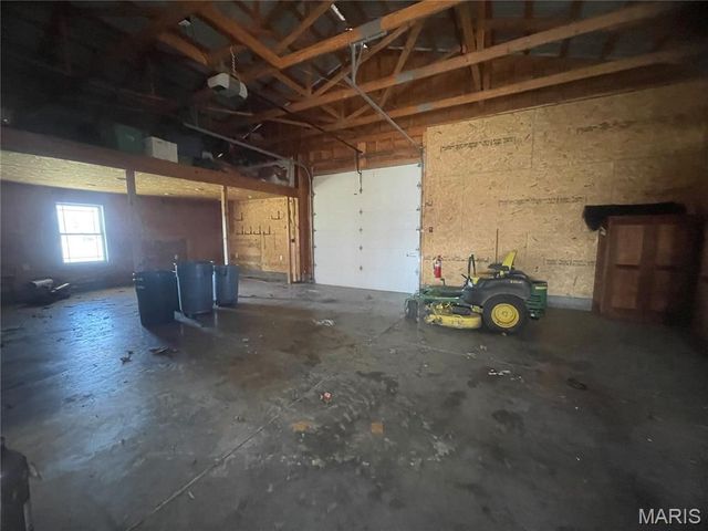 1327 Iron Gate, Greenville, IL 62246