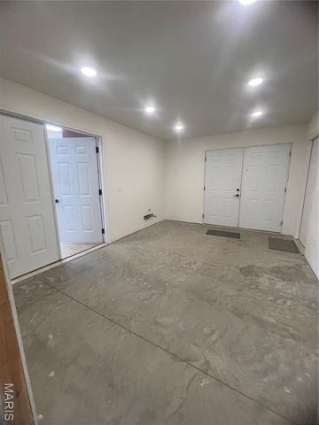 1327 Iron Gate, Greenville, IL 62246