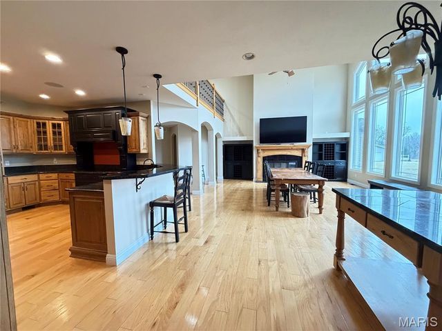 1327 Iron Gate, Greenville, IL 62246