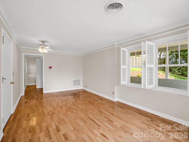 370 Orchard Circle, Laurel Park, NC 28739