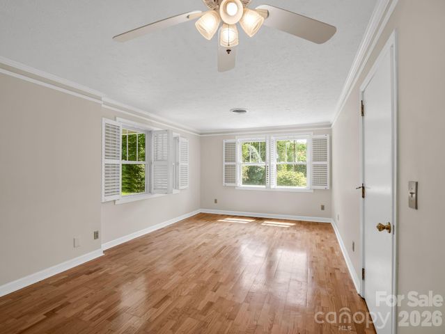 370 Orchard Circle, Laurel Park, NC 28739